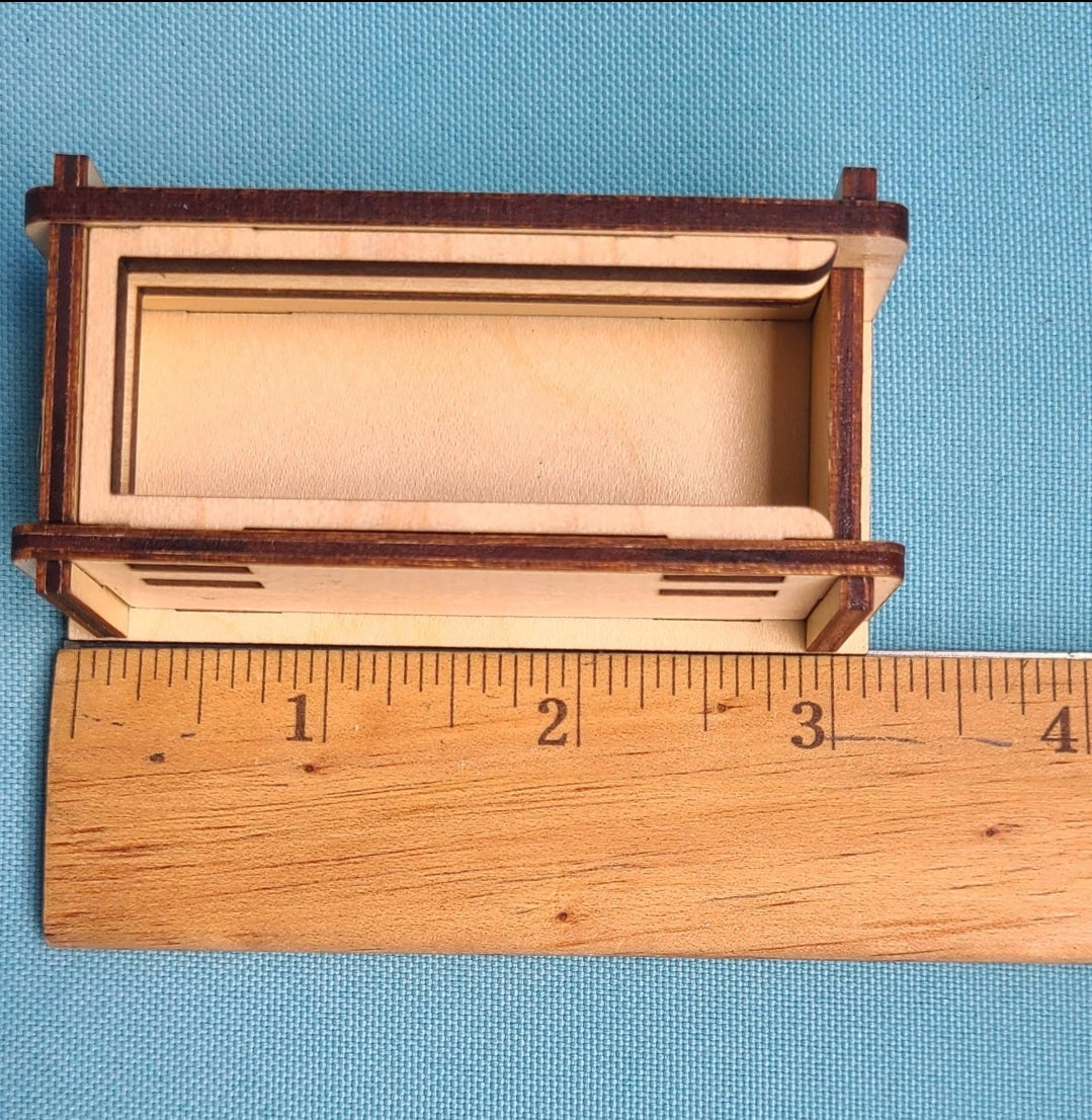 Small Wooden Fly tie box with 5 flies / Fly fishing